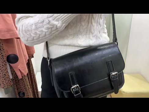 ❤️ Јавна мастурбација младе кучке ФералБерри са дилдом у соби за мерење Супер секс код нас sr.yourxxxvideos.ru ☑